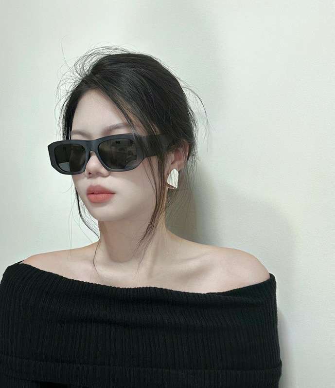 Picture of Fendi Sunglasses _SKUfw54106906fw